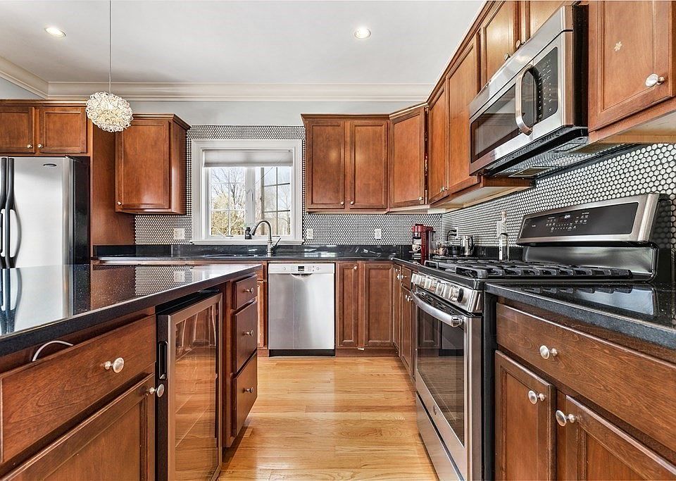 95 Dix St Dorchester MA Zillow