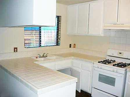 3rd image of 981 Willow Ave