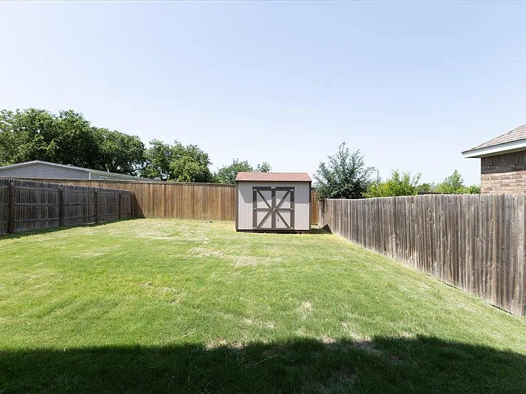 7403 Albany Dr — Photo 27