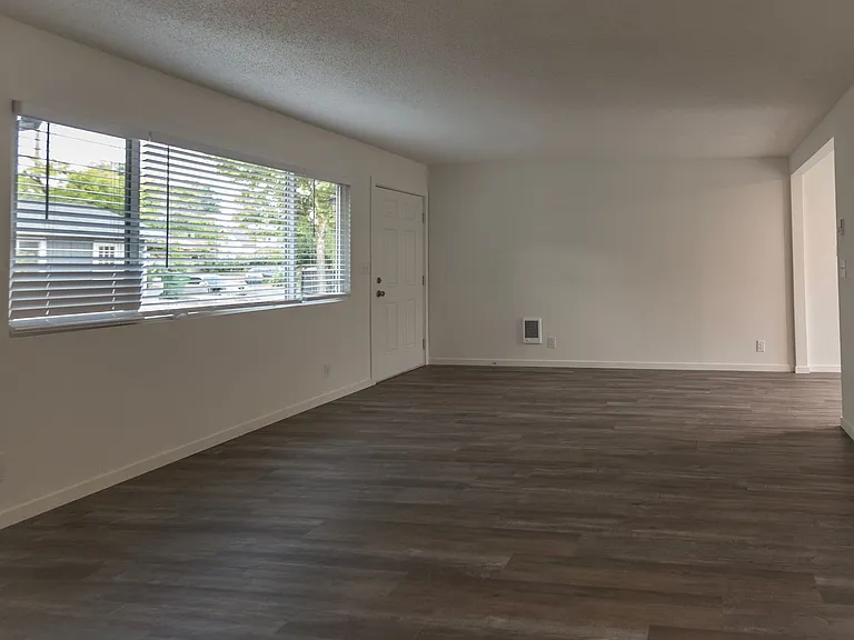 822 S Columbia St — Photo 3