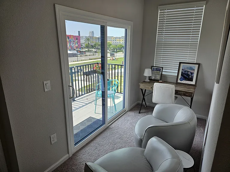 157 Barstow Pl — Photo 6