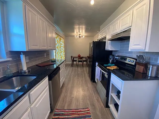1100 Elmhurst Dr — Photo 13