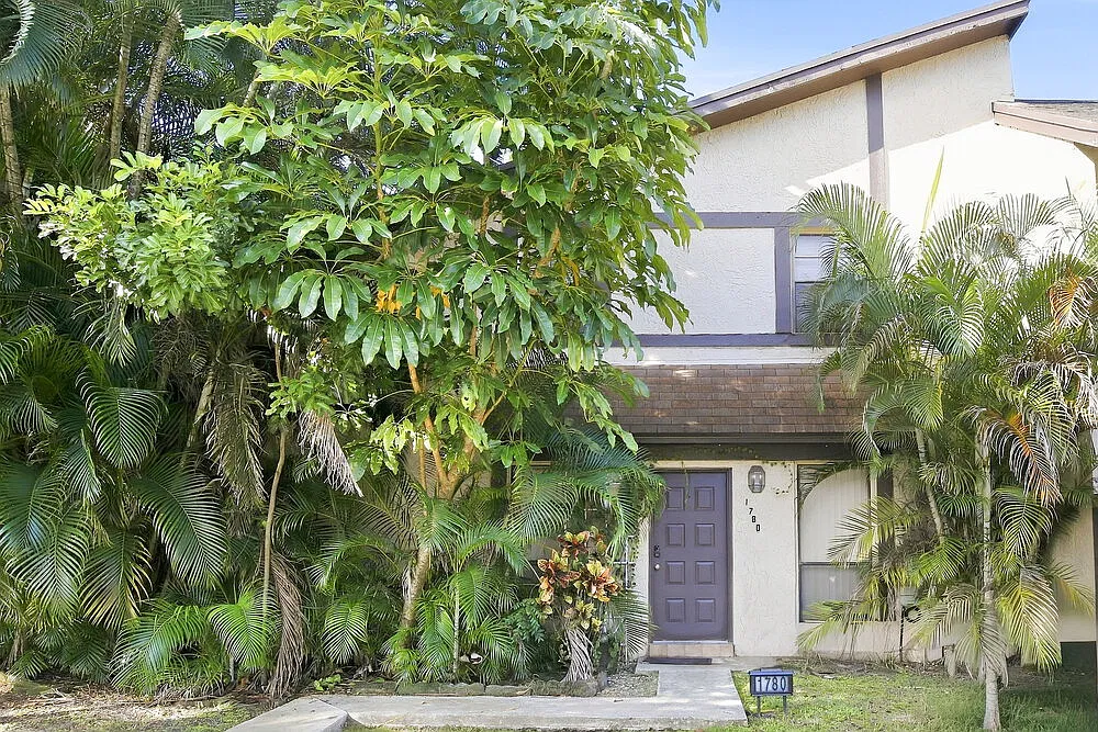 3 bed, 2.0 bath, 1368 sqft, $3,045 — Photo 1