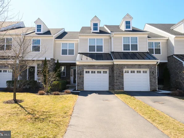 2089 Julia Dr, Conshohocken, PA 19428