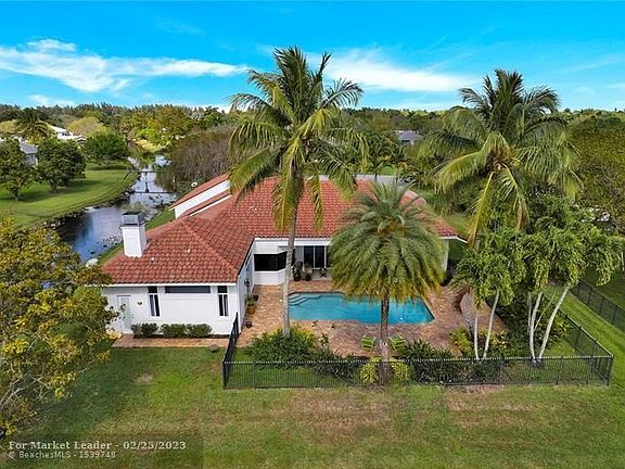 4th image of 20240 SW 51st Ct