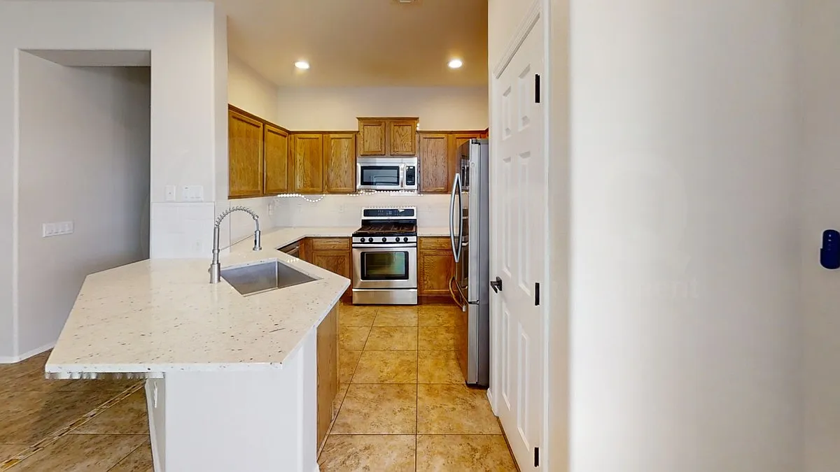 3 bed, 2.0 bath, 1451 sqft, $1,999 — Photo 3
