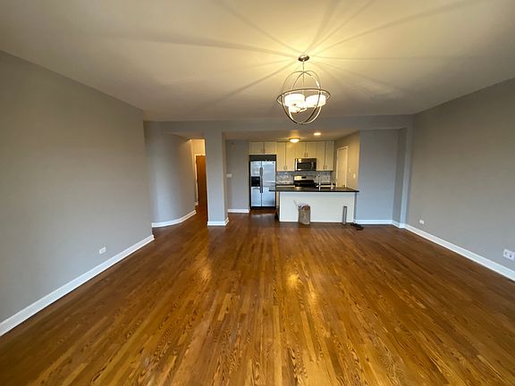 3rd image of 2158 W Grand Ave Unit 504