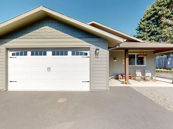 6925 Oakwood Ct, Brookings, OR 97415