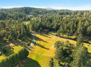 1649 Charlton Rd, Saanich, BC V9E 2C8