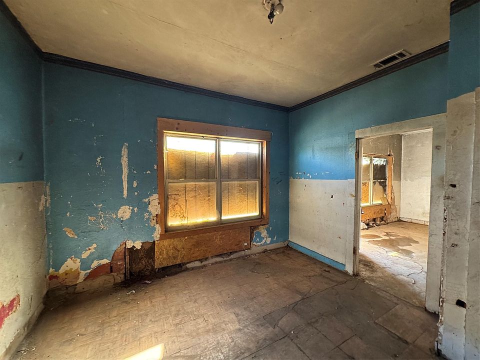 2nd image of 113 Maple St