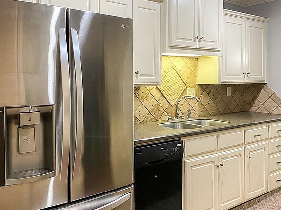 3rd image of 3222 Saddlebrook Dr