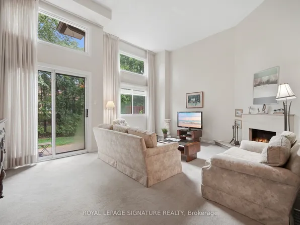 4230 Fieldgate Dr #42, Mississauga, ON L4W 2M5