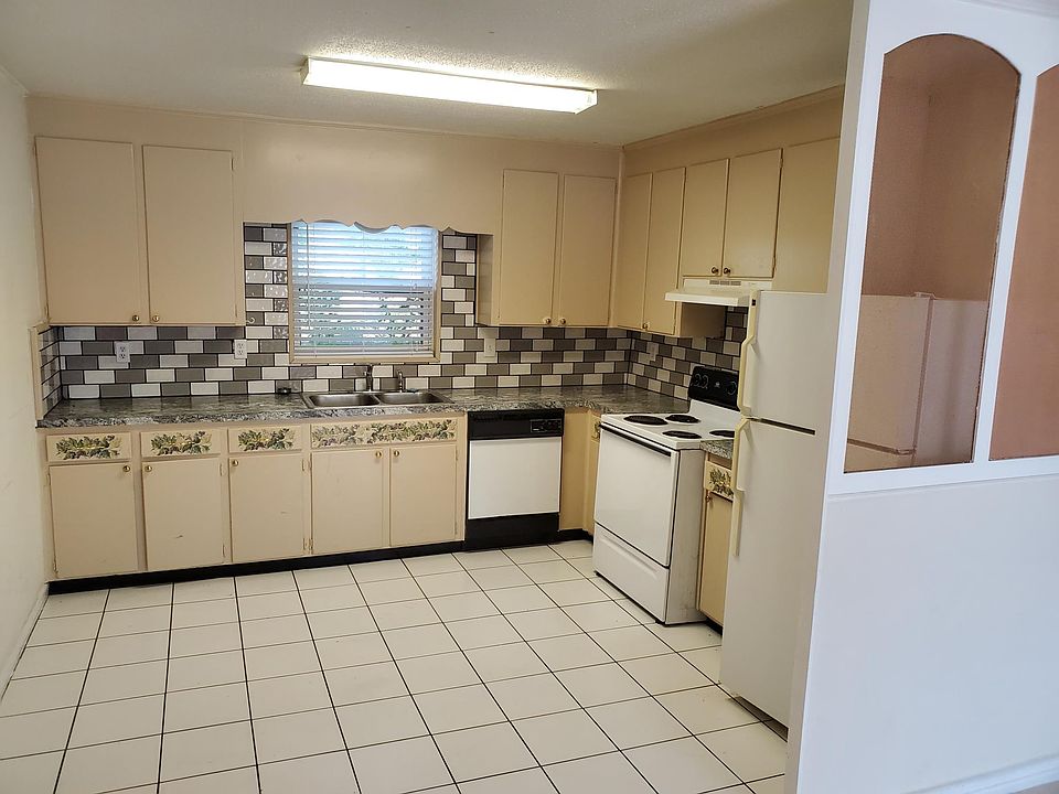 1st image of 5708 N Palafox St Ste B