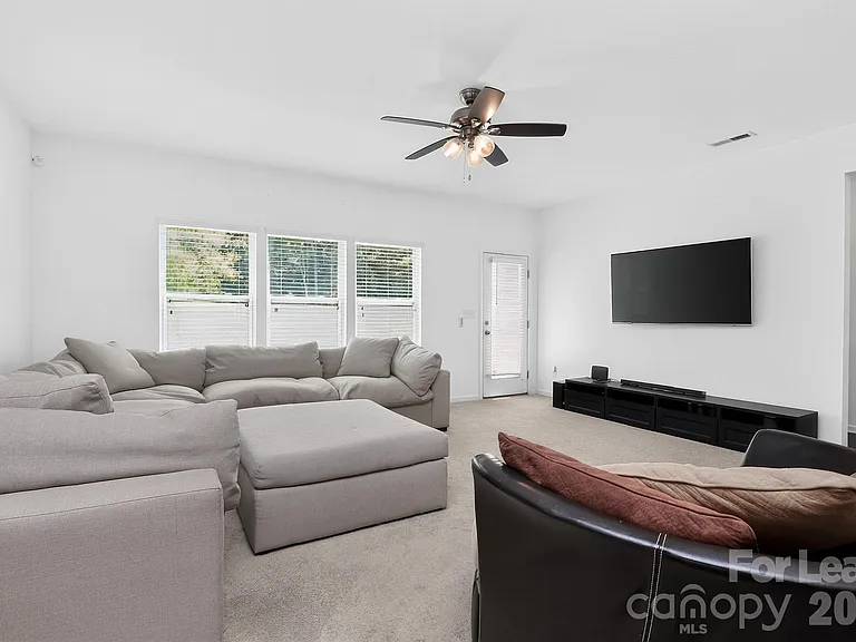 2038 Eddie Massey Ln — Photo 14