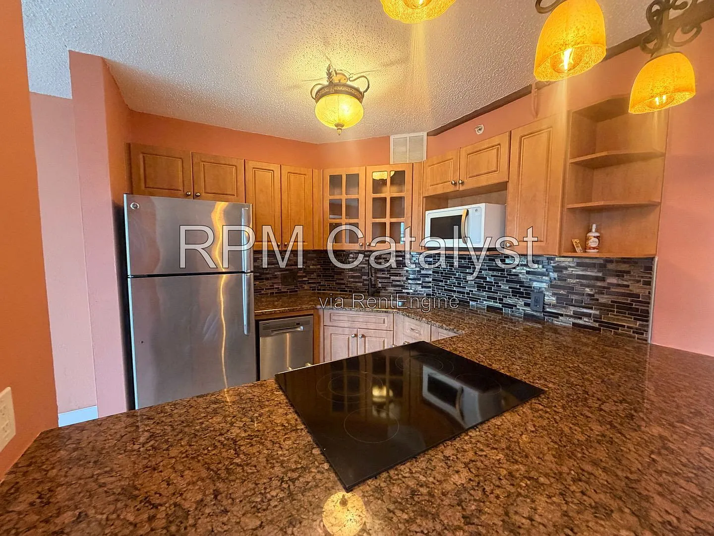 2 bed, 1.0 bath, 887 sqft, $1,700 — Photo 3