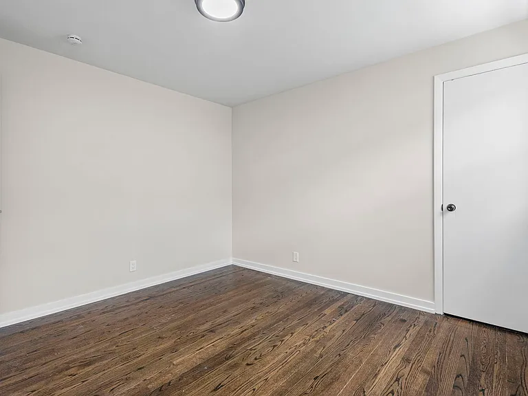 1723 W 75th Pl — Photo 5