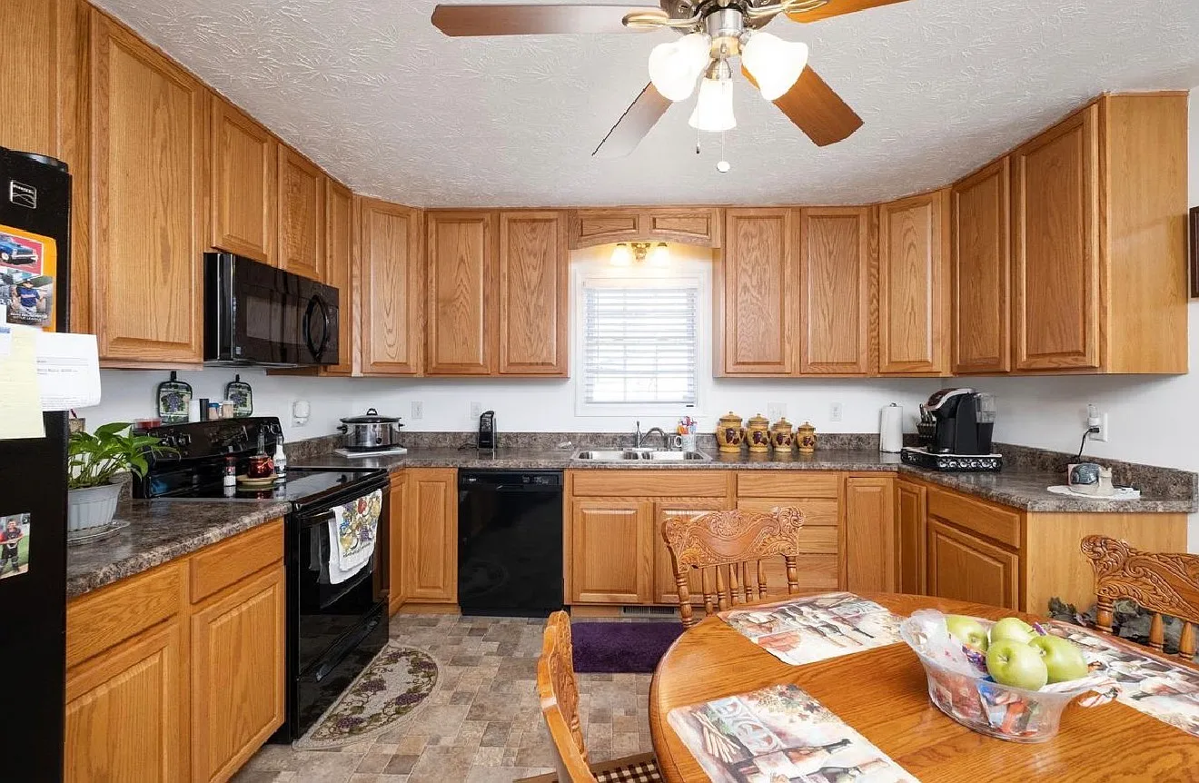3 bed, 1200 sqft, $2,350 — Photo 2