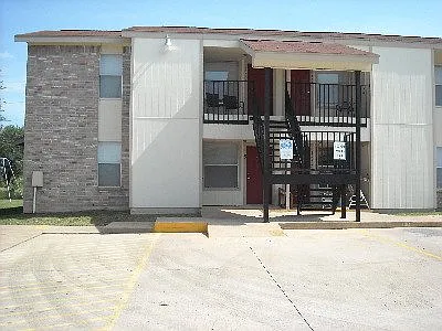 Photo 2 of 2 - 507 Mesquite St - Menard, TX Building Photo - 507 Mesquite St