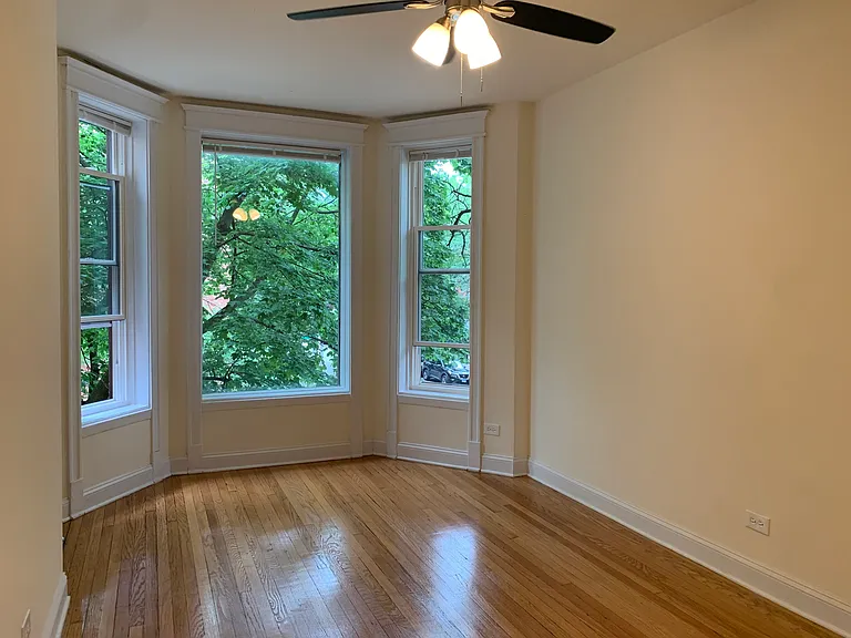 1035 W Barry Ave #2 — Photo 14