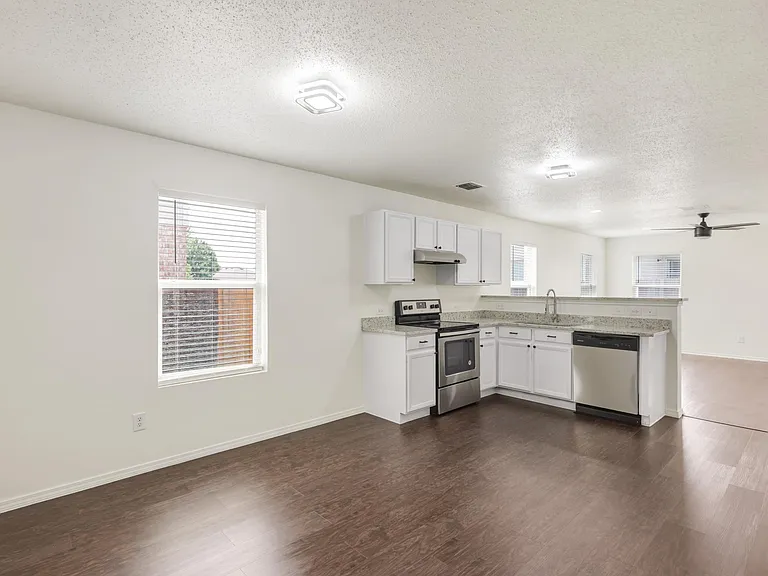 4816 Waterford Dr — Photo 4