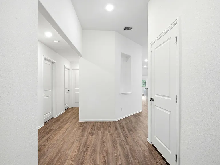 9327 Clearwater Bluff Ln — Photo 4