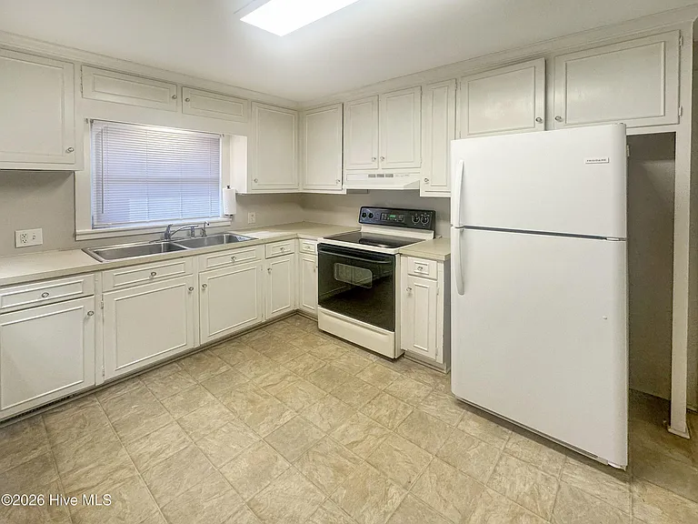 2610 Evans St — Photo 4