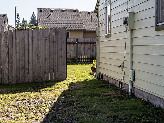 2nd image of 10015 NE 71st St