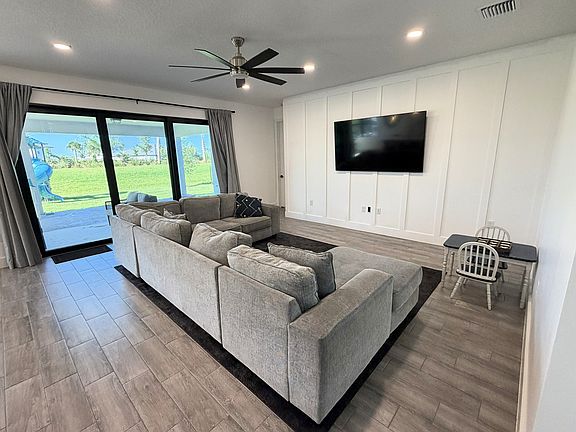 3rd image of 2917 Silverlefe Ln