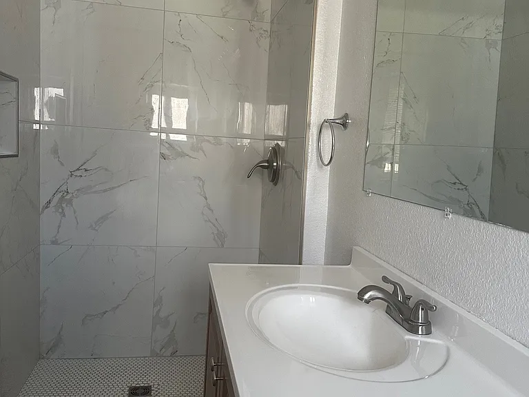 212 S Leroux St #3 — Photo 8