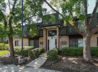 843 Westmoreland Dr, Vernon Hills, IL 60061
