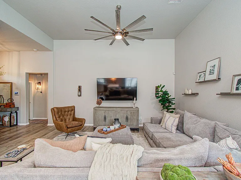 21379 Village Crossing Ln — Photo 13