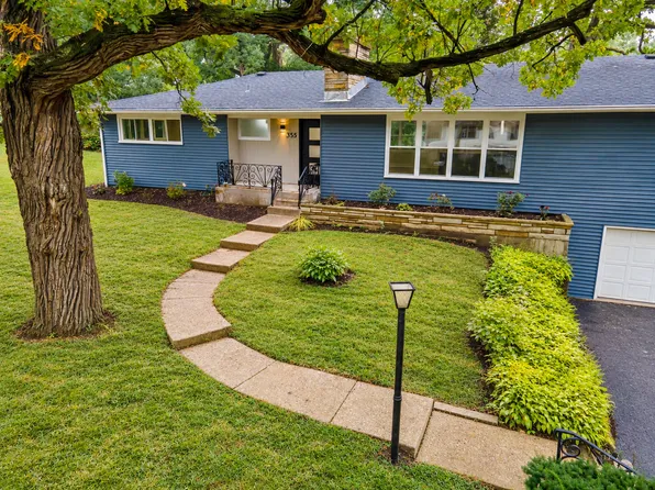 355 Hiawatha Dr, Lake In The Hills, IL 60156