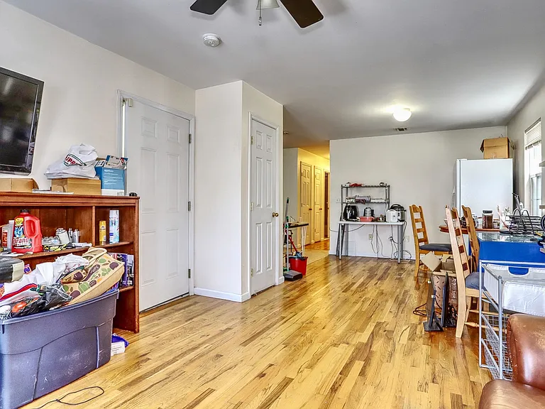 210 New York Ave #2 — Photo 5