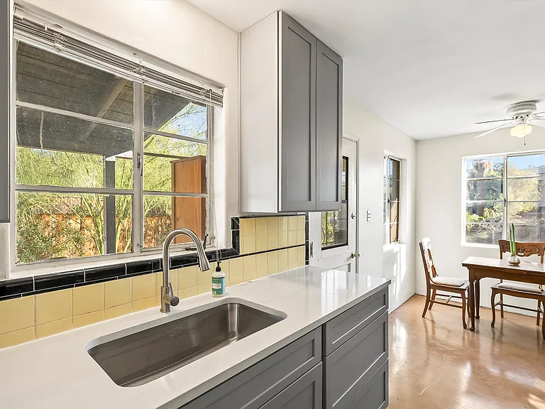 1805 E Copper St — Photo 15