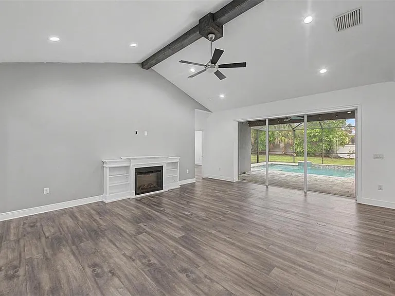 606 Royal Crest Dr — Photo 18