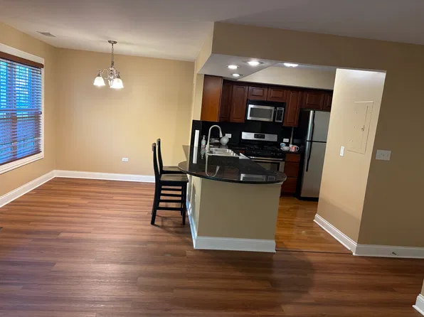 39 Foxcroft Rd APT 127, Naperville, IL 60565