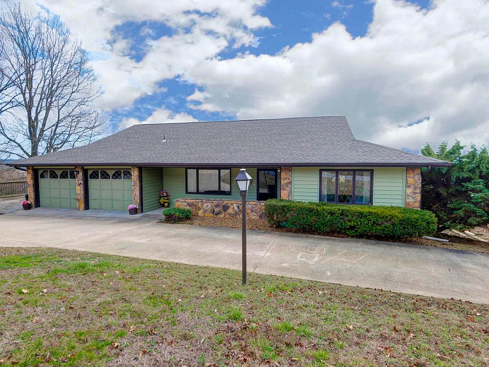1st image of 22 Hickory Dr
