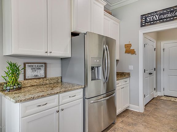 5th image of 102 Terrace Oak Ln