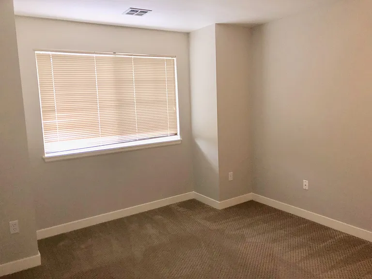 23120 NE 8th Pl — Photo 16