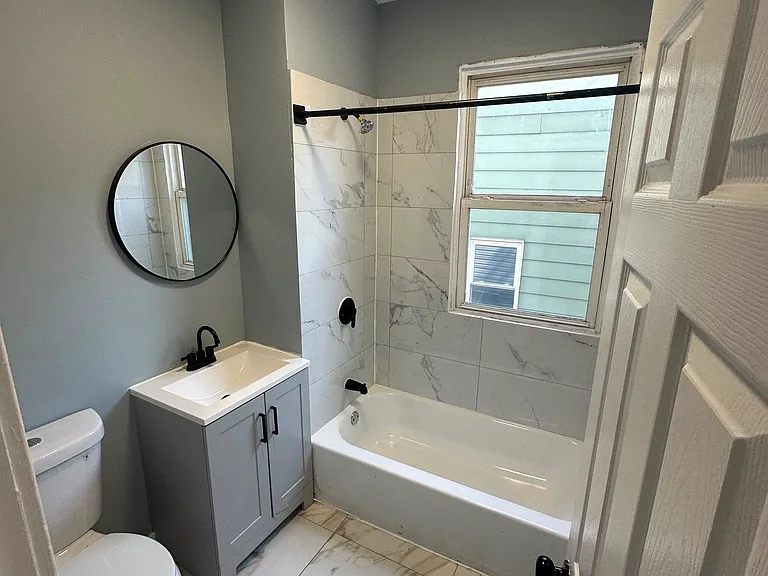 100 Smith St #2F — Photo 6