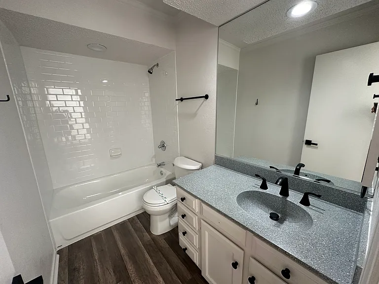 3231 Elizabeth St — Photo 18