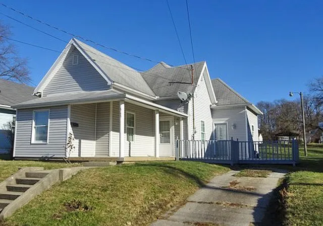 568 N 12th St photo 1