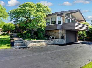 6825 County Line Ln, Burr Ridge, IL 60527