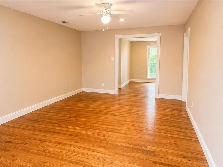 411 W College St — Photo 2