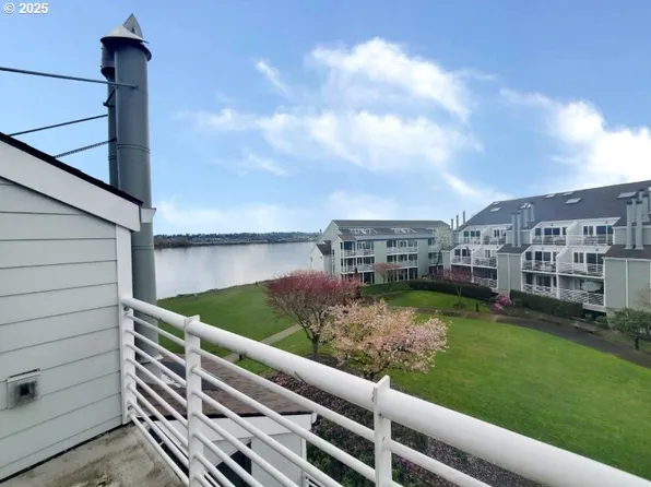 277 N Hayden Bay Dr, Portland, OR 97217