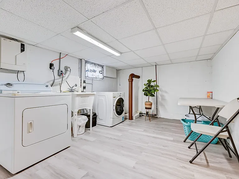 40 Hamilton Rd #1W — Photo 12