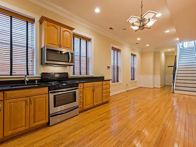 45 R St NW #2 — Photo 8