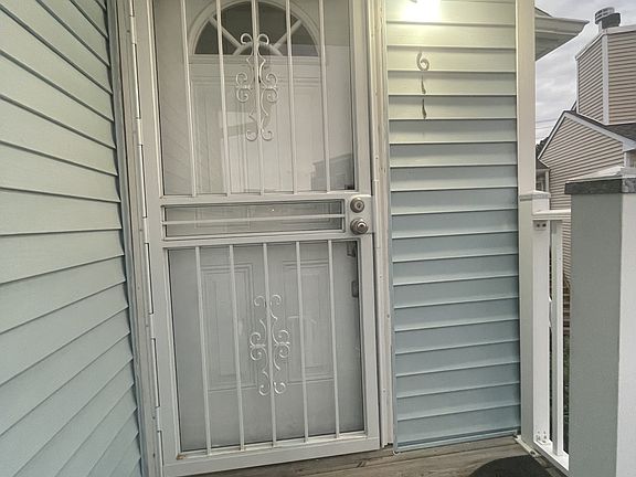 4th image of 611 Bluff Ct