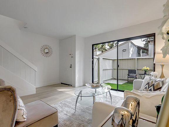 3rd image of 3017 Kaiser Dr Unit E