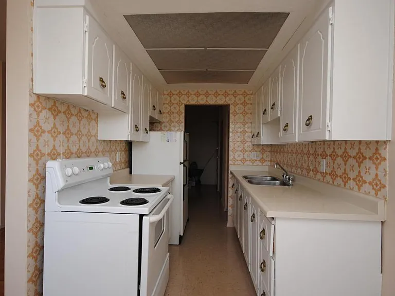 2583 King St E — Photo 5